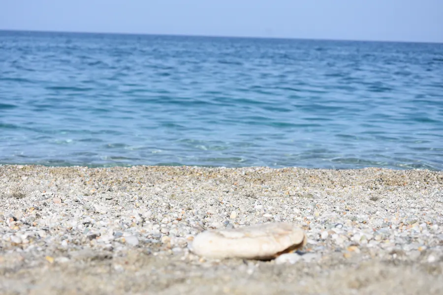 Meer und Kieselstrand